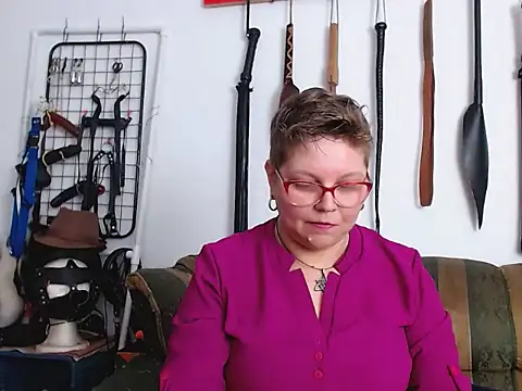 Leah_R Adlı Modelin Canlı XXX Sohbeti