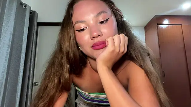 kamila_18_french – Live XXX-chat