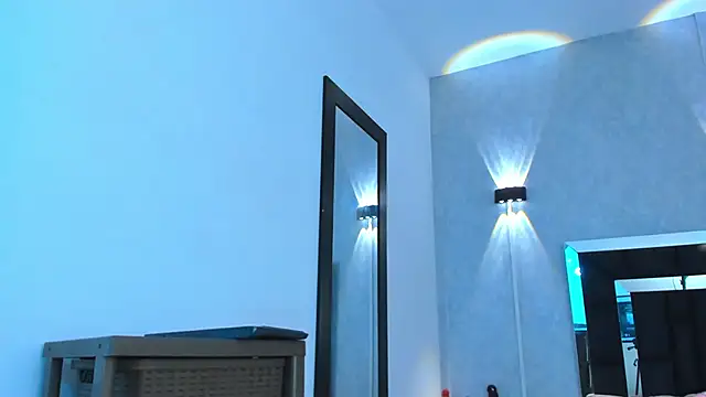 elian_7: διαδικτυακό σόου στην κάμερα