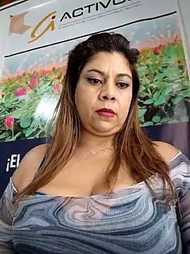 Laura-HernandezのライブXXXチャット