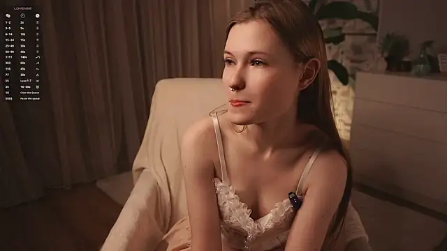 LynHillaire's Live XXX Chat