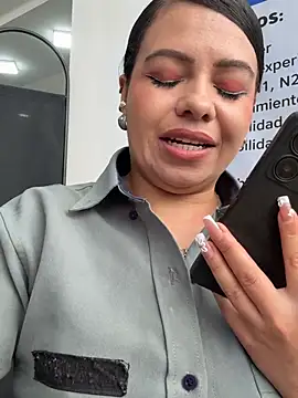 Pertunjukan Kamera Web Ariana-07