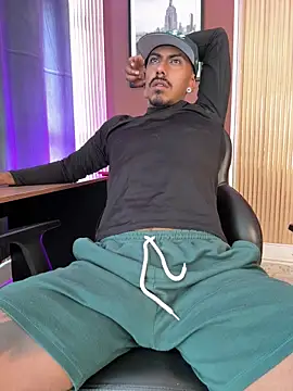 Онлайн чат XXX Latinmoster_boss