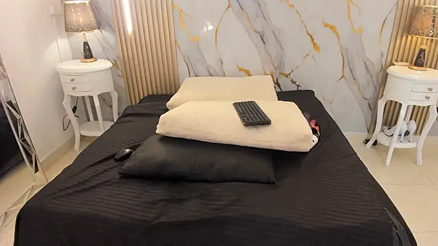 Онлайн чат XXX AprillRoss