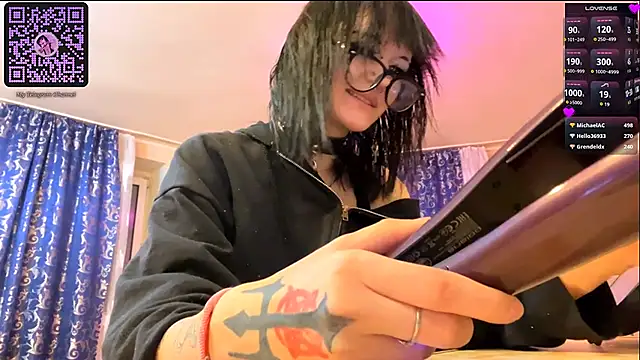 SmilingPatent Live XXX Chat