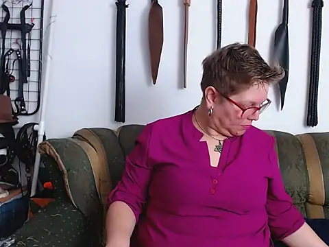 Leah_R Adlı Modelin Canlı XXX Sohbeti