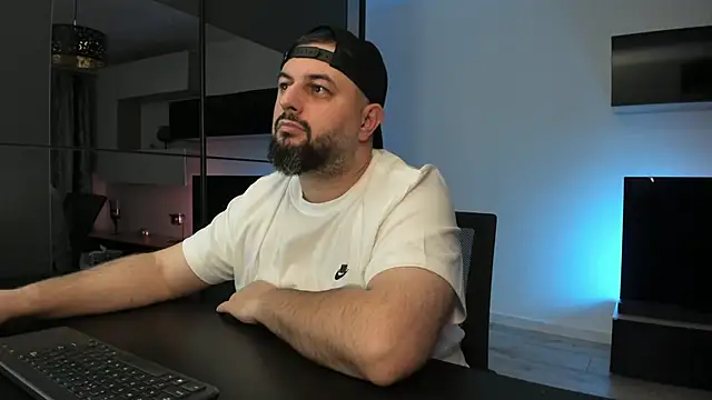 DravenPeak Chat XXX live