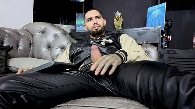 matteosantos Adlı Modelin Canlı XXX Sohbeti