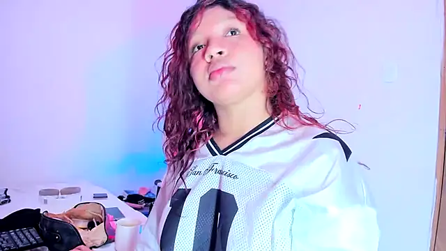 دردشة Emily_Coper18 الجنسية المباشرة