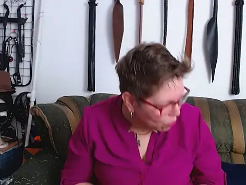 Živý XXX chat Leah_R