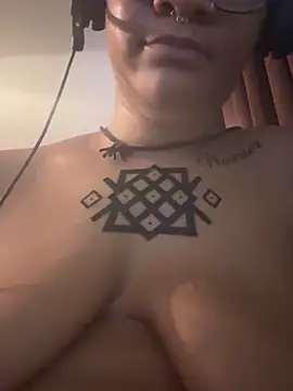 nickytheehawtie Chat XXX live