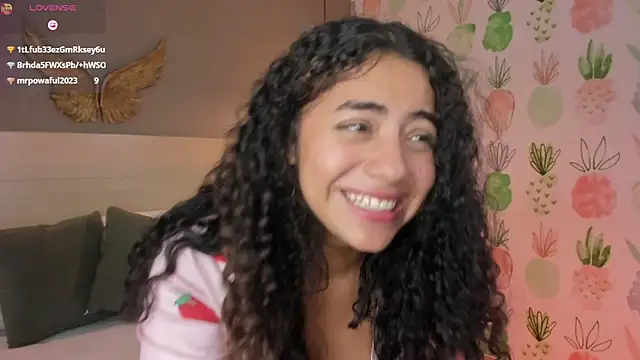 yaya23xのライブXXXチャット