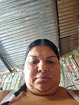 Juli_Powl Chat XXX in diretta