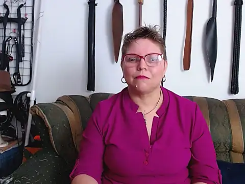 Leah_R Chat XXX live