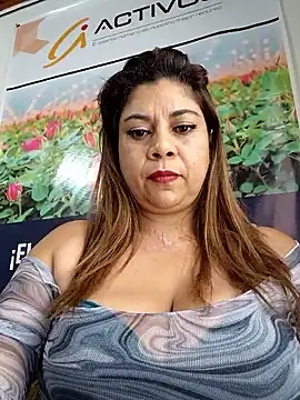 Laura-Hernandez Chat XXX live