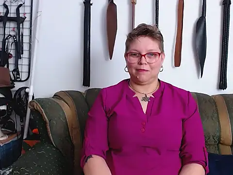 Leah_R Adlı Modelin Canlı XXX Sohbeti