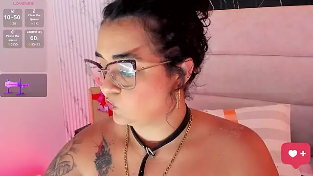 Chat +18 de Reginavegaa ao vivo