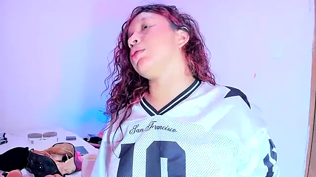 Онлайн чат XXX Emily_Coper18