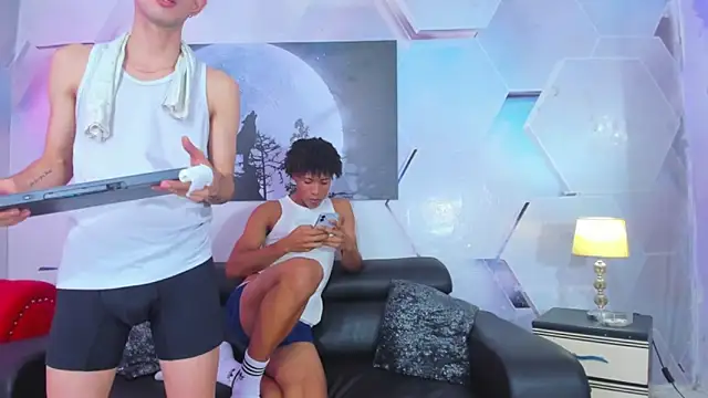 Spicy_guys Adlı Modelin Canlı XXX Sohbeti