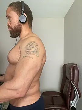 Fathero1time: διαδικτυακό σόου στην κάμερα