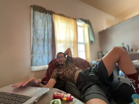 ThrowedWorldWide élő XXX-chatje