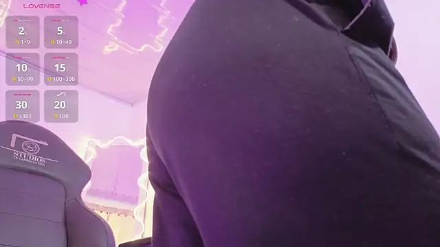 ZURY_TAY live XXX chat