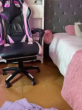 Franchezcaa_ Adlı Modelin Canlı XXX Sohbeti