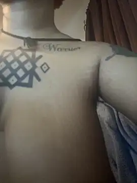 nickytheehawtie: онлайн-секс-чат