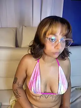 LeylaKnox Show in webcam