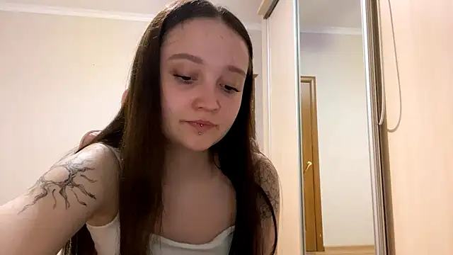 TrulaPhay Adlı Modelin Canlı XXX Sohbeti