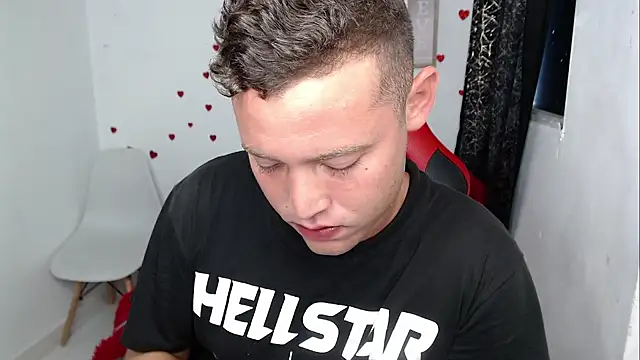 Show modela sven_fox723 na web-kameri