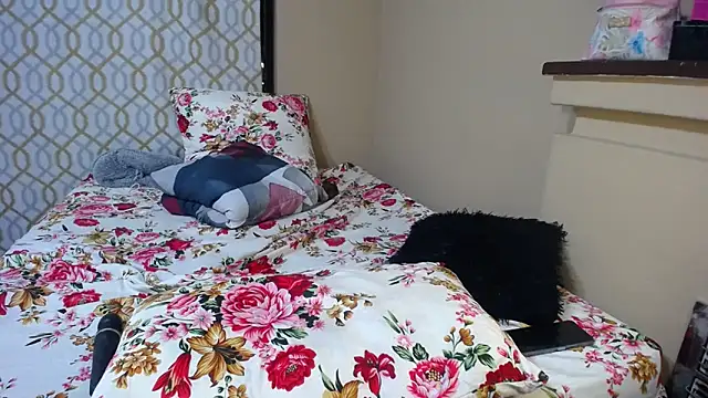 GoldenPearl23 Adlı Modelin Canlı XXX Sohbeti