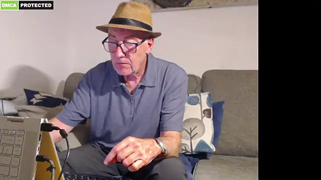 bluedae1's Webcam Show