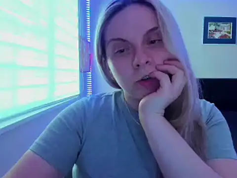 callme_iva Show in webcam