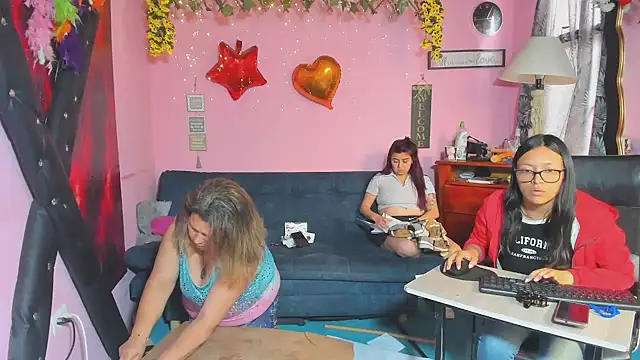 Show modela lesbiancuple na web-kameri