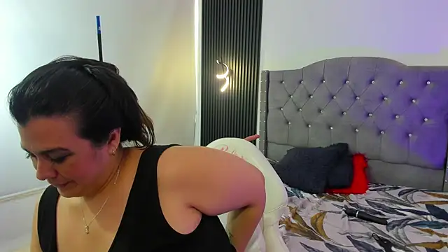 martina_foxy_'s Live XXX Chat