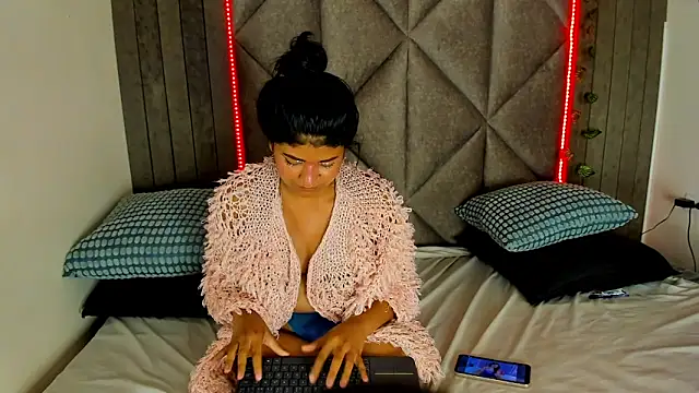 Yaraviper__ Chat XXX live