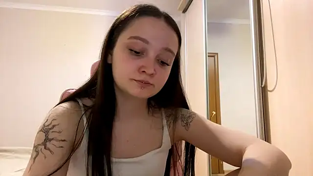 TrulaPhay Adlı Modelin Canlı XXX Sohbeti