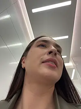 Holly_Play Adlı Modelin Canlı XXX Sohbeti