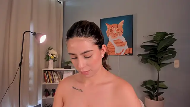 LiaPearce Adlı Modelin Canlı XXX Sohbeti