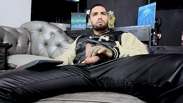 matteosantos: διαδικτυακό σόου στην κάμερα