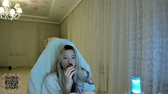 Show modela IvyArmbrister na web-kameri