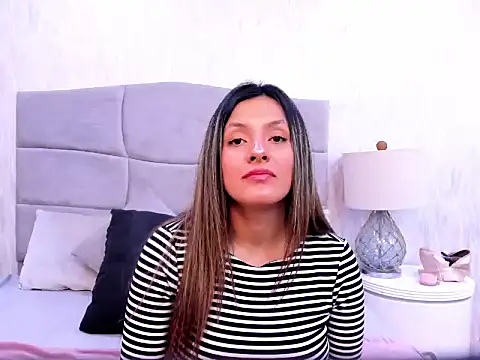 Chat XXX en directo de CynthiaMore