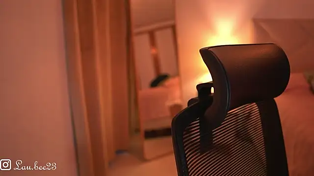 Lau_Bee: онлайн-секс-чат