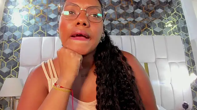 Chat XXX ao vivo de lia_mariana