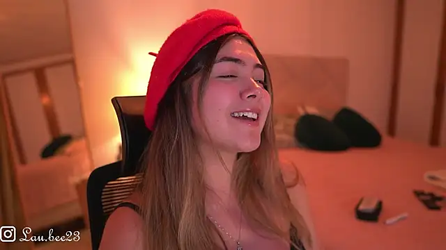 Lau_Bee Live XXX-chat