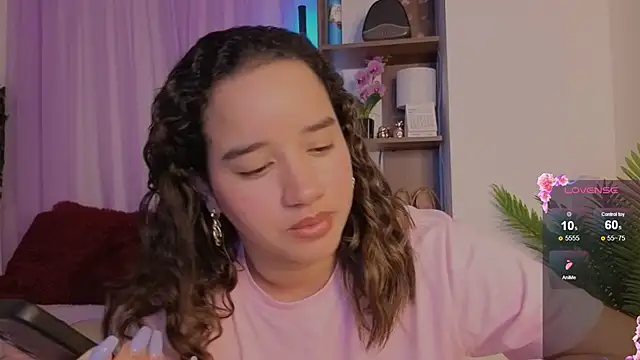 emilyrouxe Chat XXX in diretta