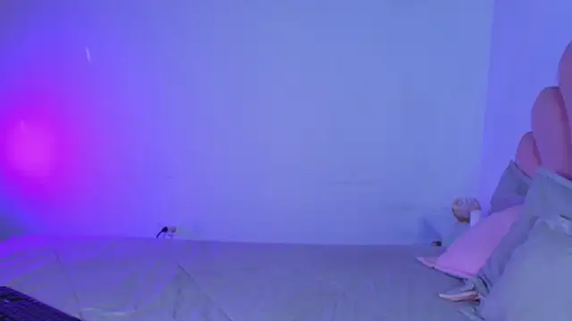 Chatroom XXX en direct de MiaColucci18