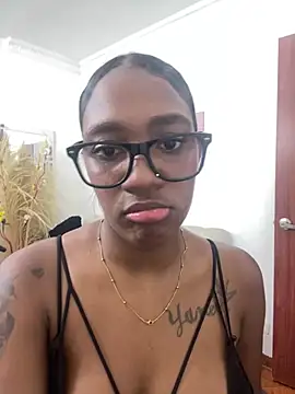 Živý XXX chat Emi_rousse