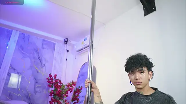 แชท XXX สดของ noah_travis